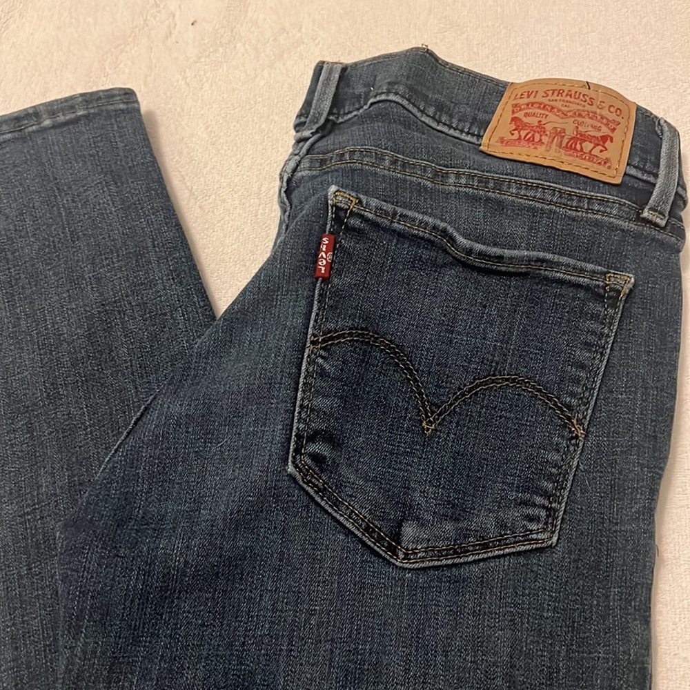 Distressed denim Levi’s skinny jeans